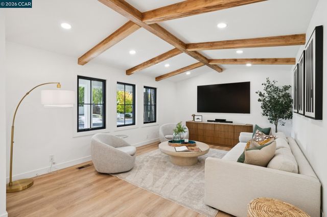 1760 Saint Helena Dr, Danville, CA 94526