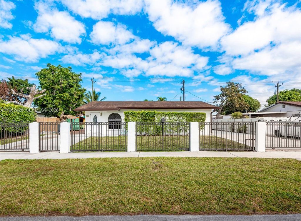 11941 SW 178th Ter, Miami, FL 33177