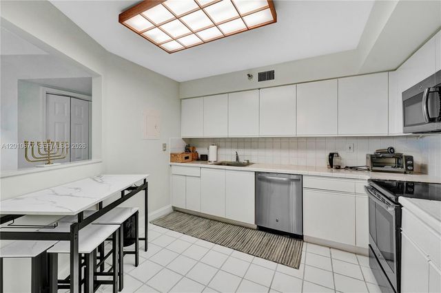 3500 Mystic Pointe Dr 3302, Aventura, FL 33180