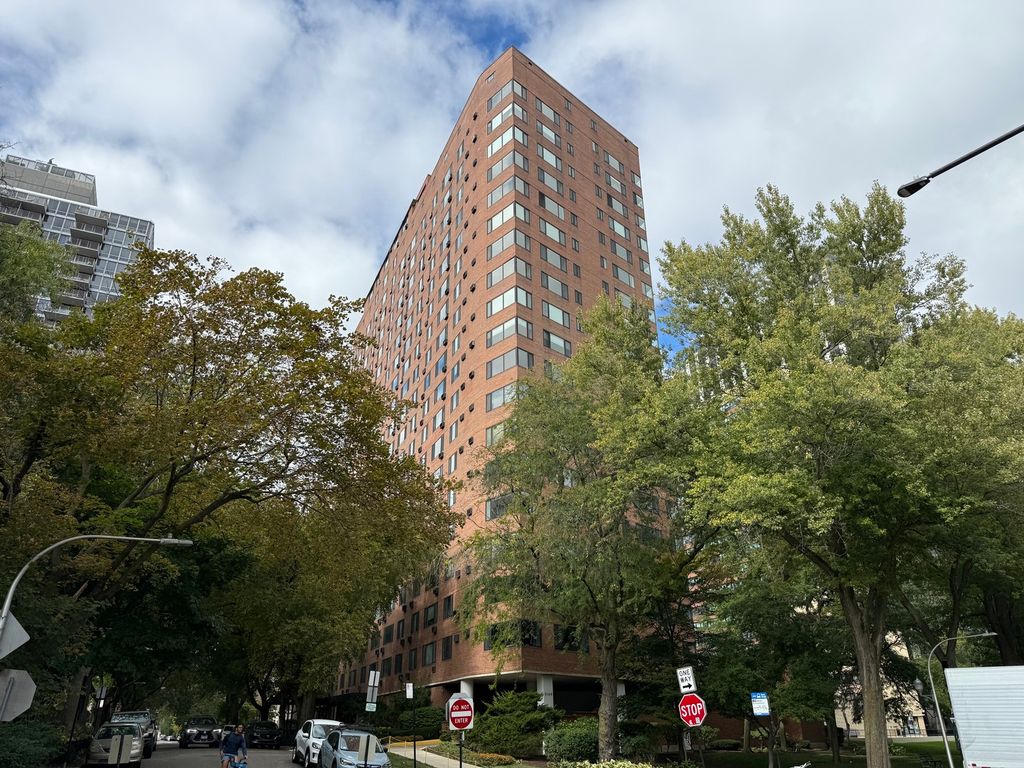 3100 N Lake Shore Drive 811, Chicago, IL 60657