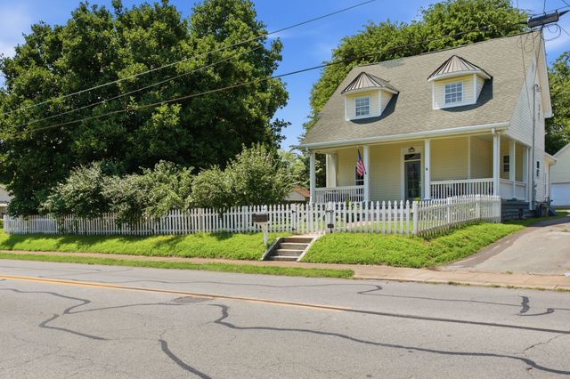 210 S Main St, Mount Pleasant, TN 38474