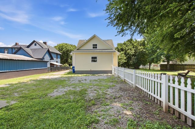 210 S Main St, Mount Pleasant, TN 38474