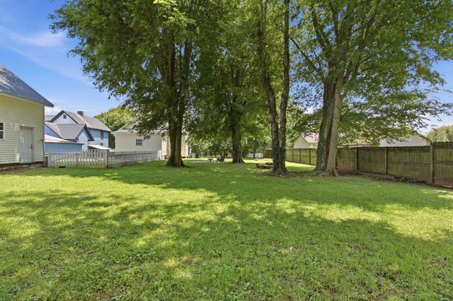 210 S Main St, Mount Pleasant, TN 38474