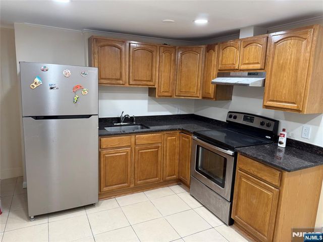 41 Wood Street 2nd FL, Rutherford, NJ 07070