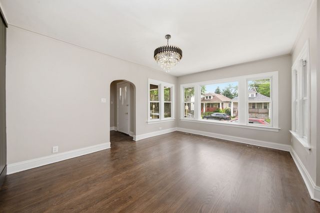 10742 S Prairie Avenue, Chicago, IL 60628