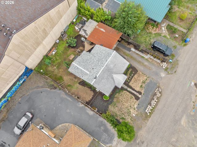 102 HOLEMAN Ave, Eugene, OR 97404