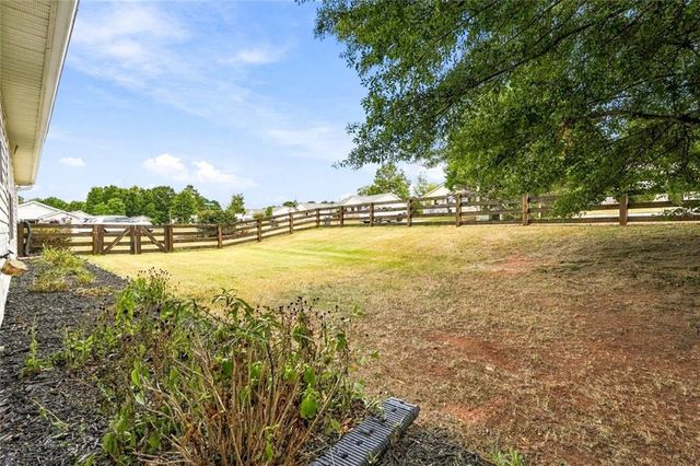 306 Dove Point, Social Circle, GA 30025