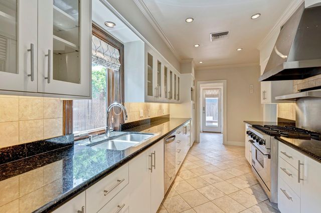 3028 Georgetown Street, West University Place, TX 77005