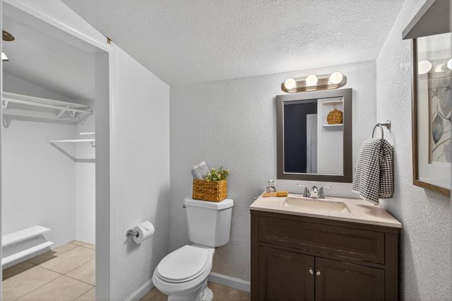 2373 Carlsbad Ave, Sacramento, CA 95821