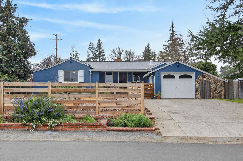 2373 Carlsbad Ave, Sacramento, CA 95821