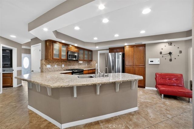 13610 Hidden Valley Road, Victorville, CA 92395