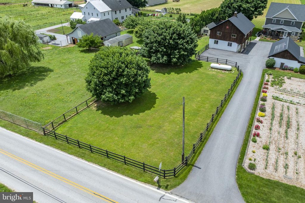 346 LYNWOOD RD, Bird In Hand, PA 17505