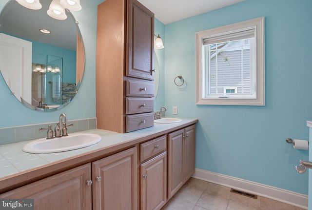 38065 WHITESVIEW CIR, Ocean View, DE 19970