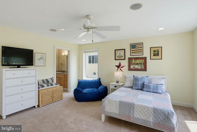 38065 WHITESVIEW CIR, Ocean View, DE 19970