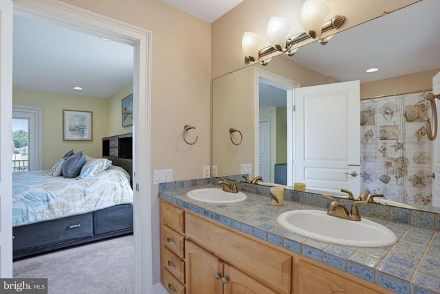 38065 WHITESVIEW CIR, Ocean View, DE 19970
