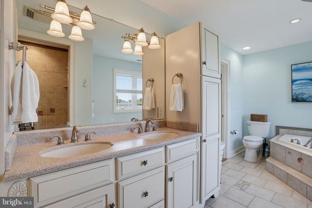 38065 WHITESVIEW CIR, Ocean View, DE 19970