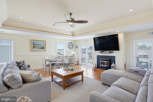 38065 WHITESVIEW CIR, Ocean View, DE 19970