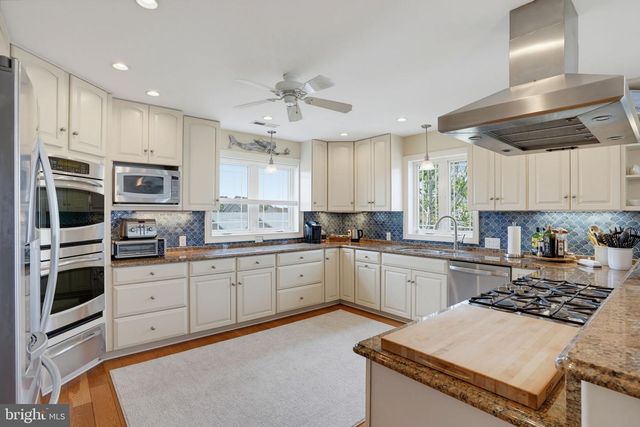 38065 WHITESVIEW CIR, Ocean View, DE 19970