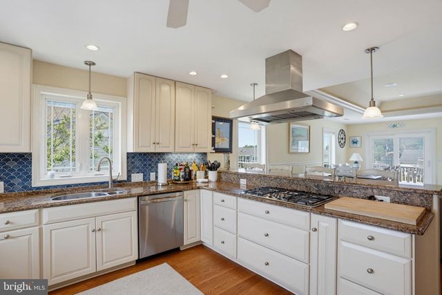 38065 WHITESVIEW CIR, Ocean View, DE 19970