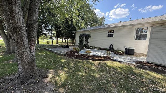 301 Ackerman Place, Troy, IL 62294