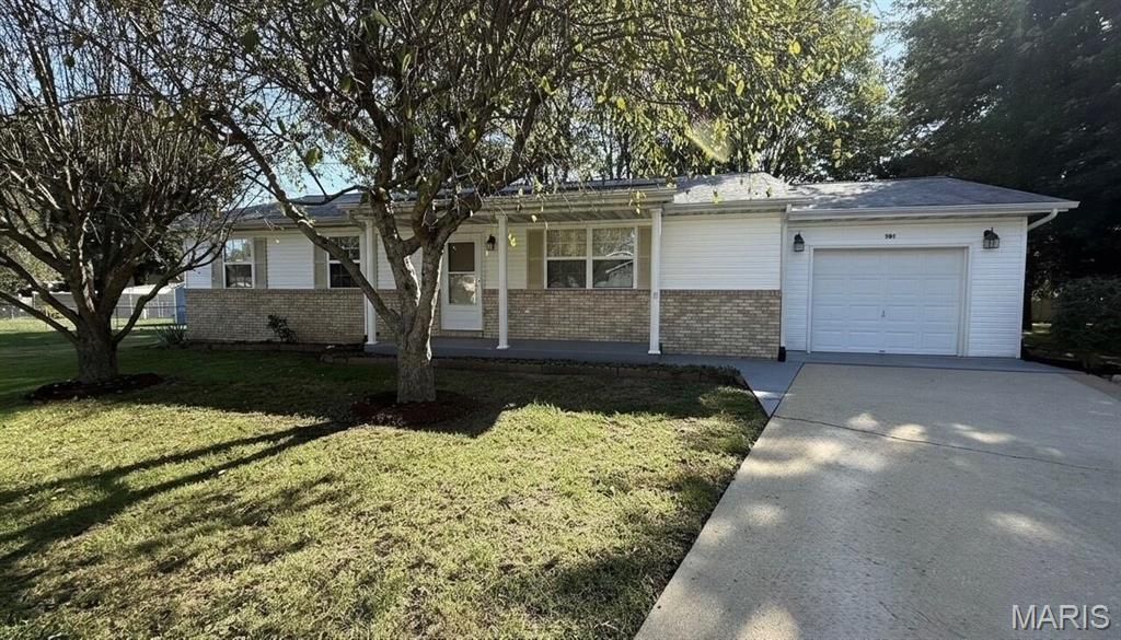 301 Ackerman Place, Troy, IL 62294