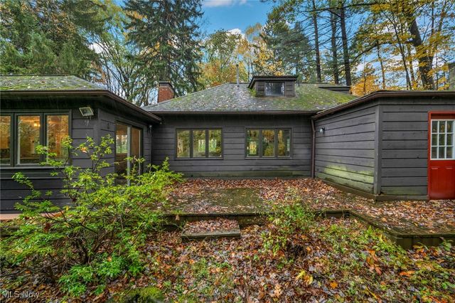 95 Park Lane, Moreland Hills, OH 44022