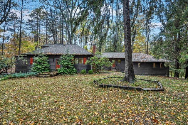 95 Park Lane, Moreland Hills, OH 44022