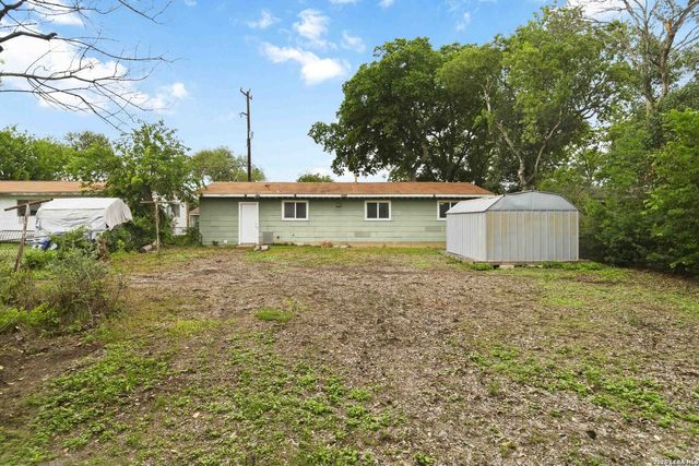 322 W AVIATION BLVD, Universal City, TX 78148