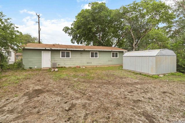 322 W AVIATION BLVD, Universal City, TX 78148