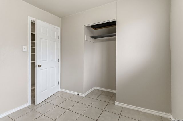 322 W AVIATION BLVD, Universal City, TX 78148