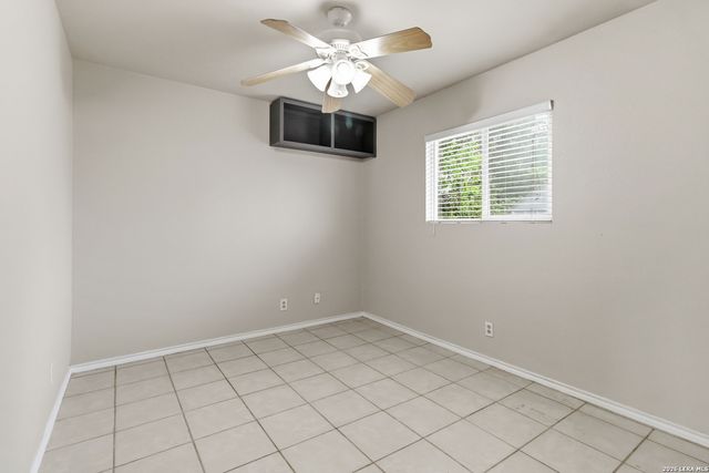322 W AVIATION BLVD, Universal City, TX 78148