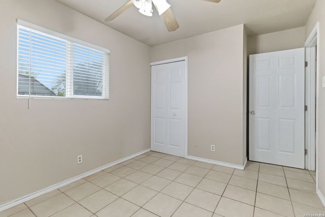 322 W AVIATION BLVD, Universal City, TX 78148