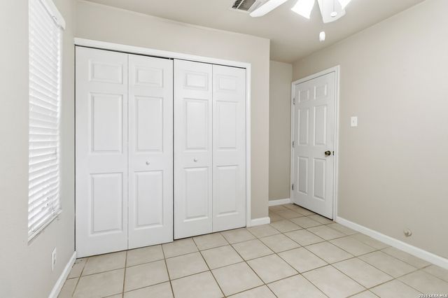 322 W AVIATION BLVD, Universal City, TX 78148