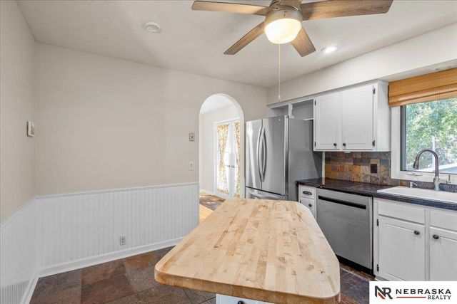 10459 W Street, Omaha, NE 68127