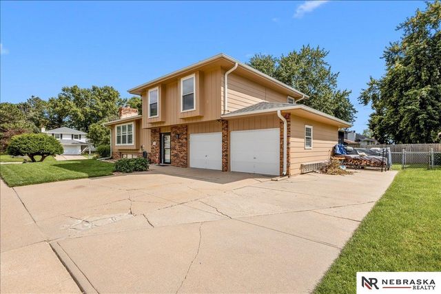 10459 W Street, Omaha, NE 68127