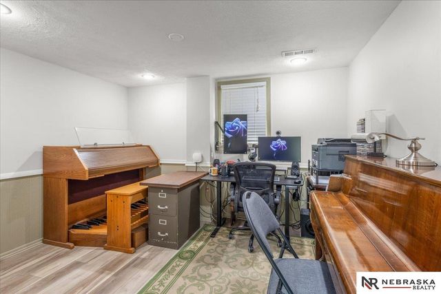 10459 W Street, Omaha, NE 68127