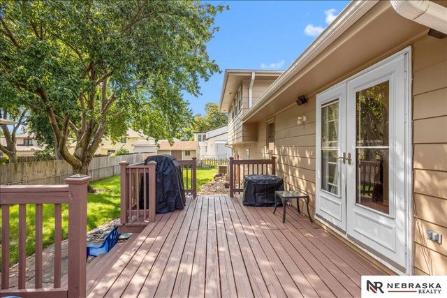 10459 W Street, Omaha, NE 68127