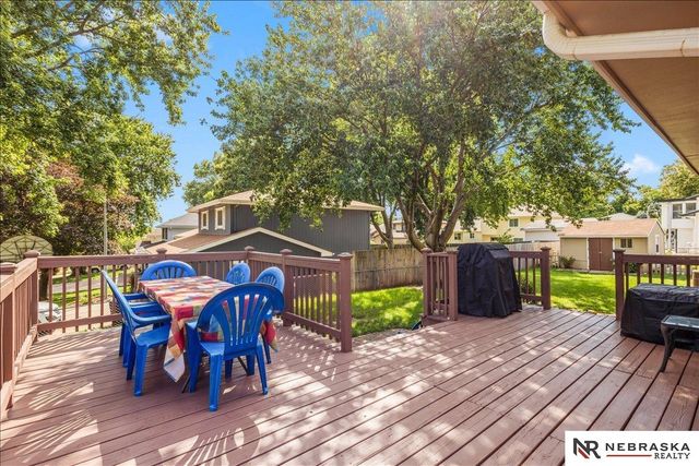 10459 W Street, Omaha, NE 68127