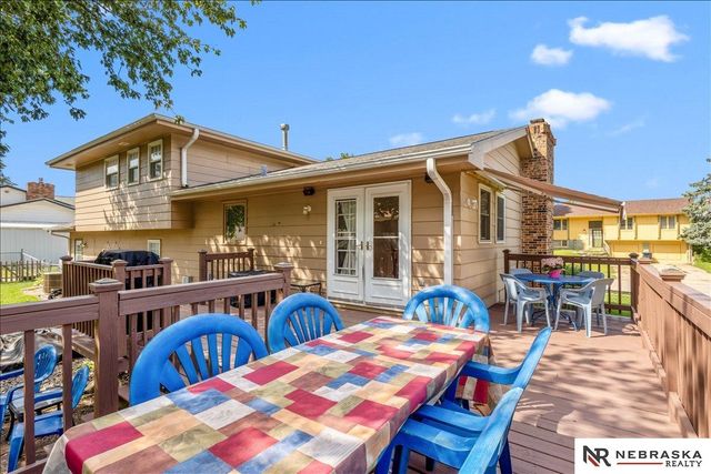 10459 W Street, Omaha, NE 68127