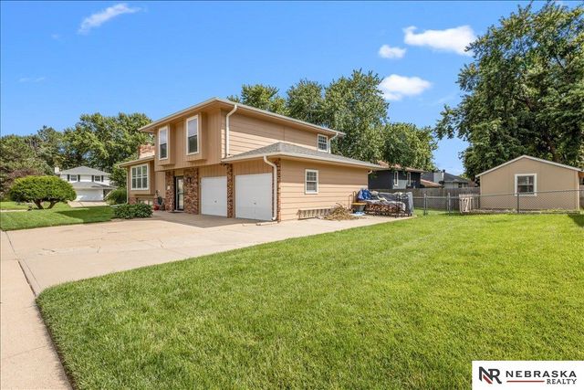 10459 W Street, Omaha, NE 68127