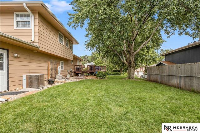 10459 W Street, Omaha, NE 68127
