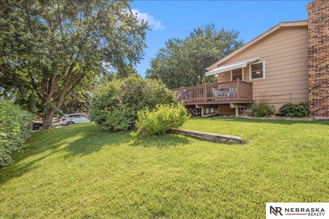 10459 W Street, Omaha, NE 68127