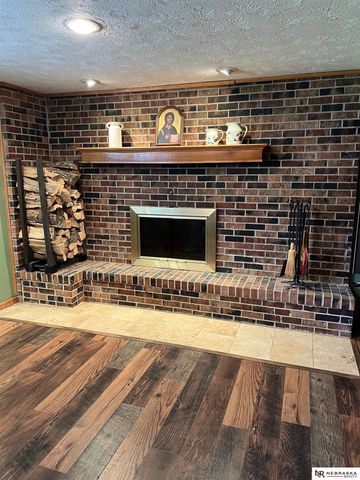 10459 W Street, Omaha, NE 68127