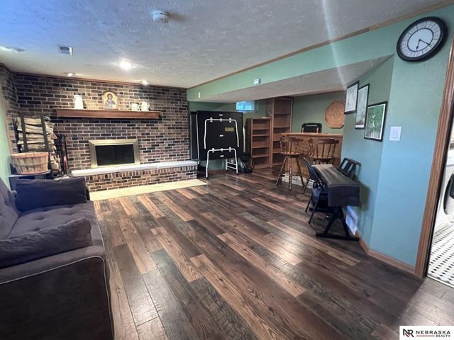 10459 W Street, Omaha, NE 68127