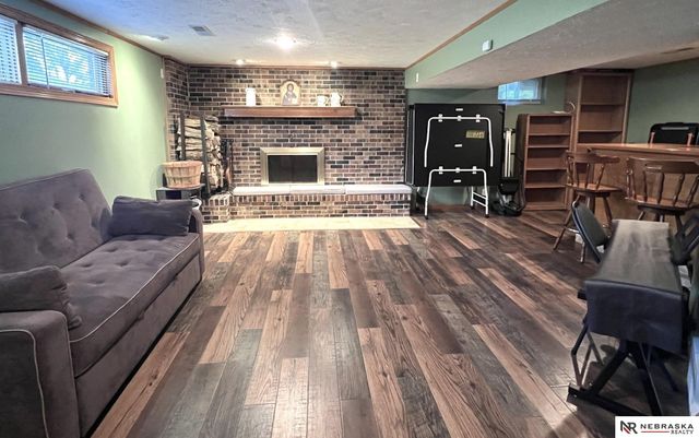 10459 W Street, Omaha, NE 68127