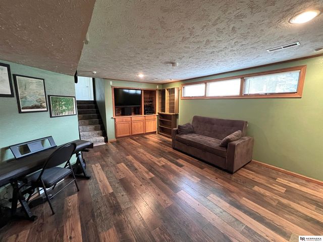 10459 W Street, Omaha, NE 68127