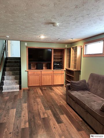 10459 W Street, Omaha, NE 68127