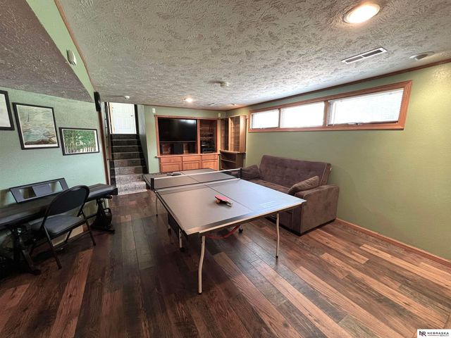 10459 W Street, Omaha, NE 68127