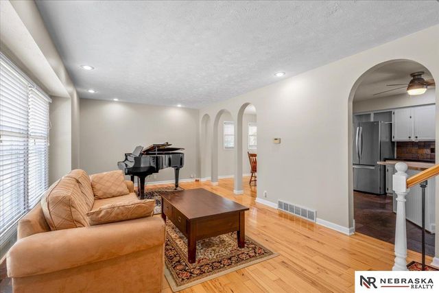 10459 W Street, Omaha, NE 68127