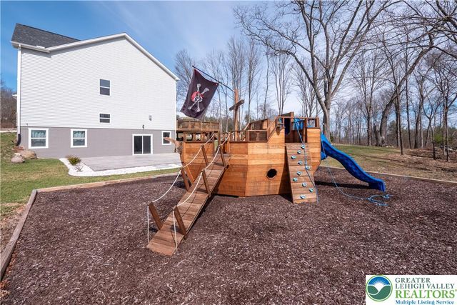 106 Lumbermill Lane, Stroudsburg, PA 18360